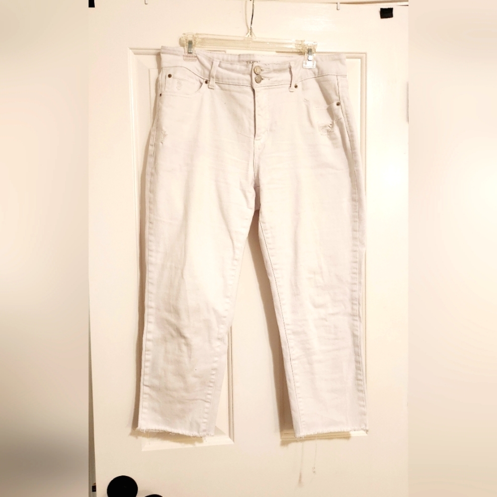 Time and Tru white ankle jeans